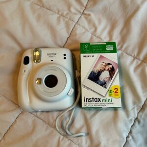 Fujifilm instax mini 11 instant camera